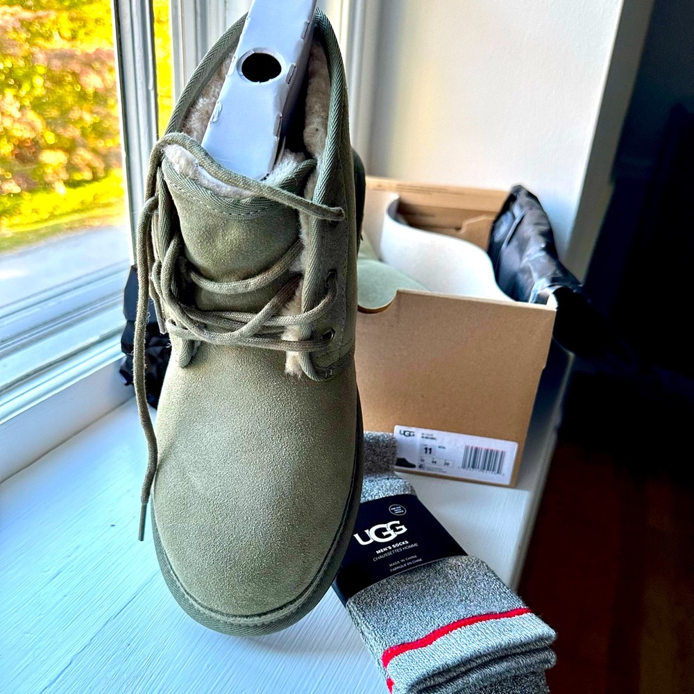 UGG Men’s Neumel Chukka Boots New in Box In Burnt Olive 11M plus Ugg socks